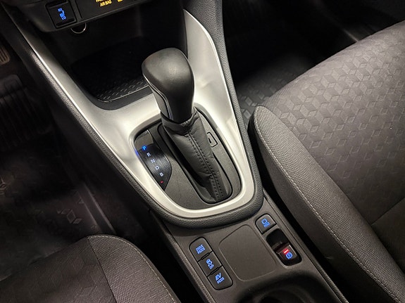Toyota Yaris 13 of 17