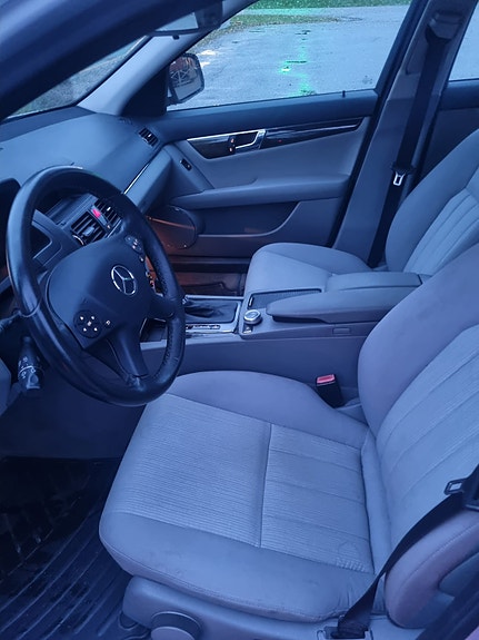 Mercedes-Benz C200 5 of 6