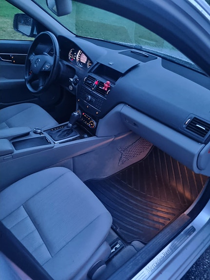 Mercedes-Benz C200 4 of 6