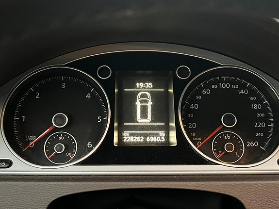Volkswagen Passat Alltrack 4 of 5