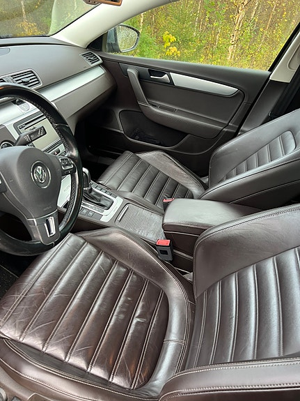 Volkswagen Passat Alltrack 3 of 5