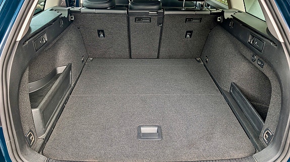 Volkswagen Passat Alltrack 11 of 16