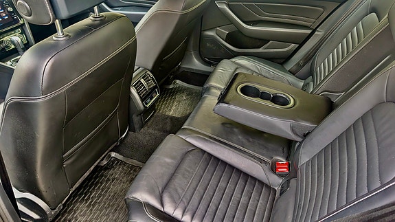 Volkswagen Passat Alltrack 7 of 16