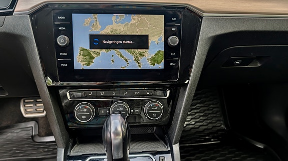 Volkswagen Passat Alltrack 9 of 16