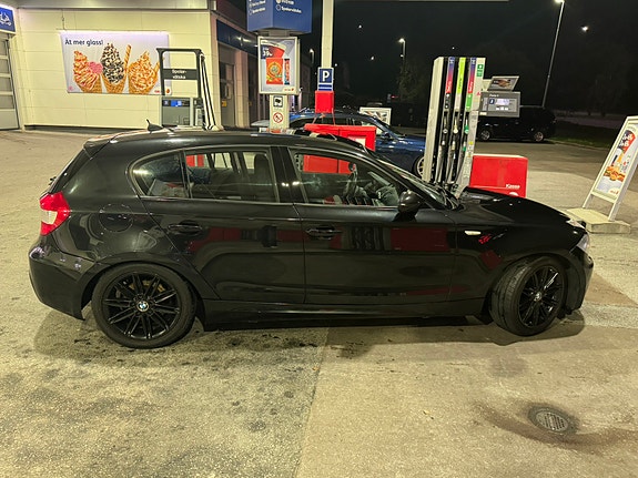 BMW 120i 4 of 12