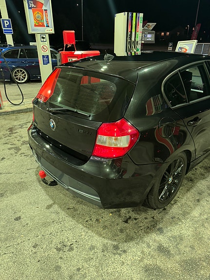 BMW 120i 3 of 12