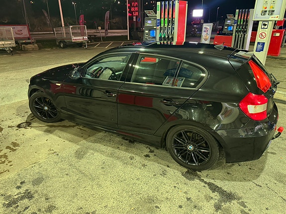 BMW 120i 5 of 12