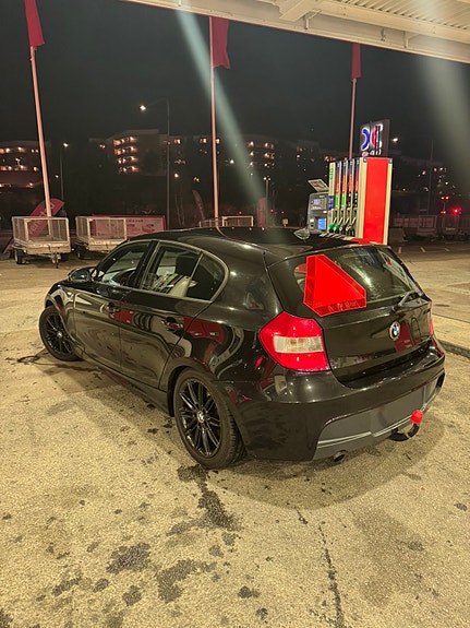 BMW 120i 2 of 12
