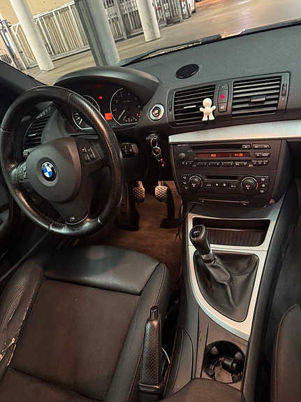 BMW 120i 9 of 12