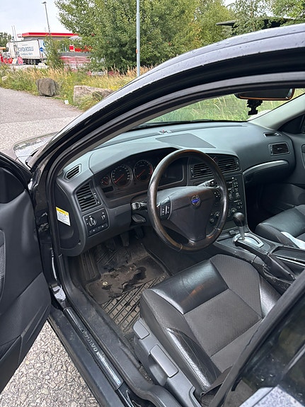 Volvo S60 5 of 6