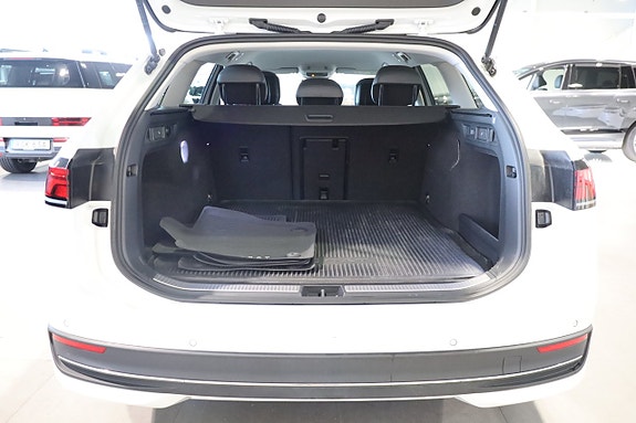 Volkswagen Passat 30 of 30