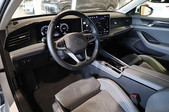 Volkswagen Passat 11 of 30