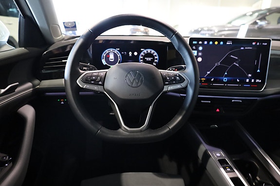 Volkswagen Passat 16 of 30