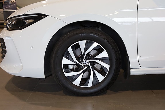 Volkswagen Passat 7 of 30