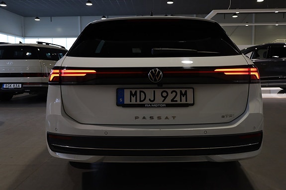 Volkswagen Passat 9 of 30