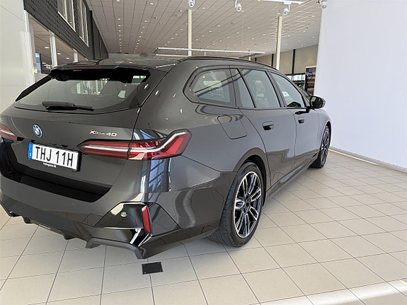 BMW i5 4 of 12