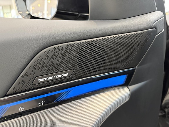 BMW i5 10 of 12