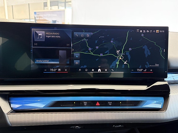BMW i5 11 of 12