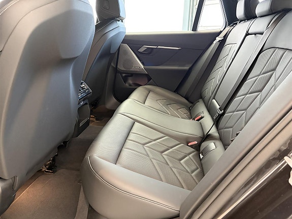 BMW i5 7 of 12