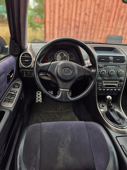 Lexus IS200 6 of 8