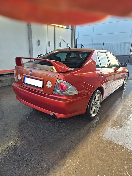 Lexus IS200 4 of 8