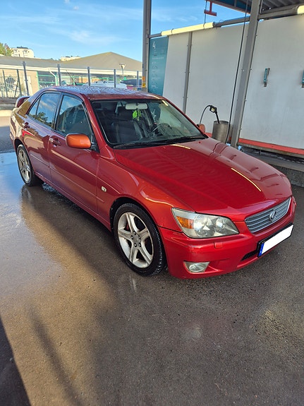 Lexus IS200 3 of 8