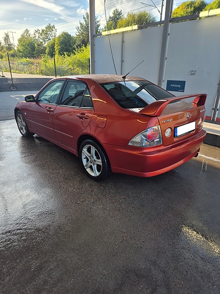 Lexus IS200 2 of 8