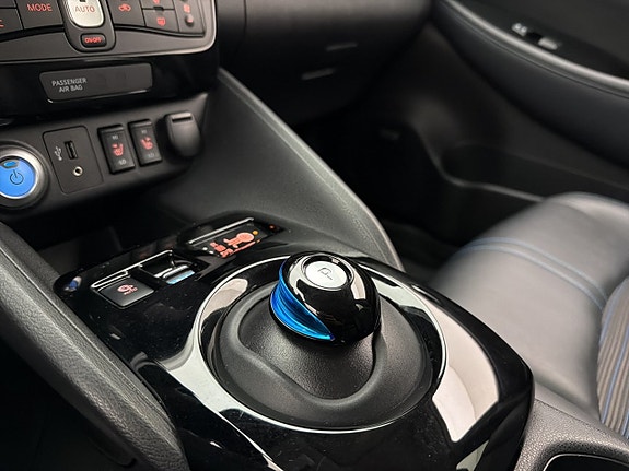 Nissan Leaf 27 of 30