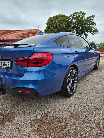BMW 320d 2 of 14