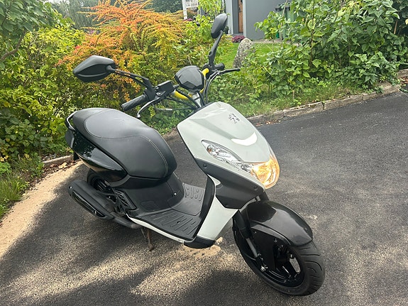 Peugeot Streetzone 2 of 7