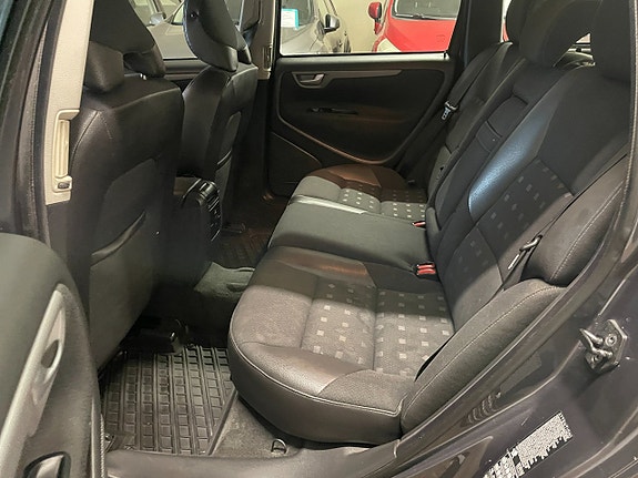Volvo V70 12 of 20