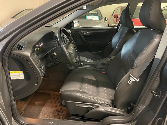 Volvo V70 8 of 20