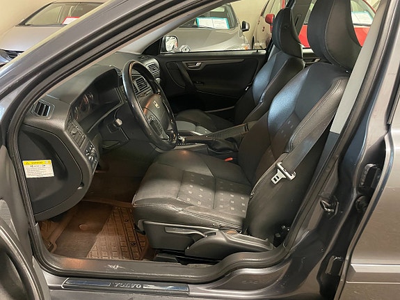 Volvo V70 7 of 20