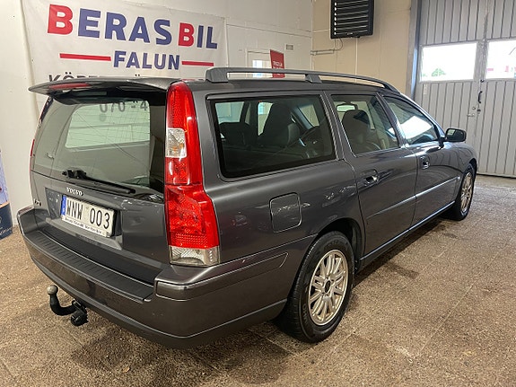 Volvo V70 2 of 20