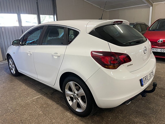 Opel Astra 8 of 22