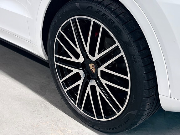Porsche Cayenne 11 of 30