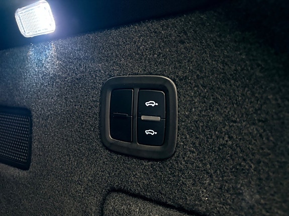 Porsche Cayenne 9 of 30