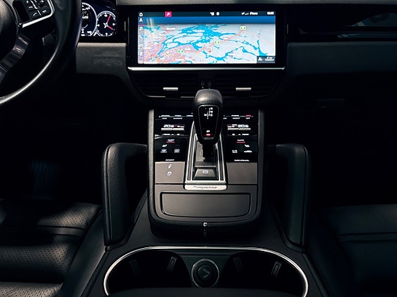 Porsche Cayenne 21 of 30