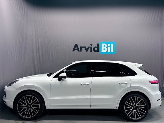 Porsche Cayenne 4 of 30