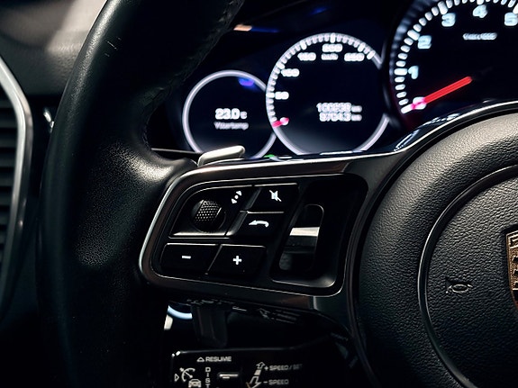 Porsche Cayenne 19 of 30
