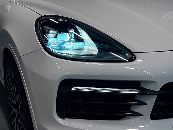 Porsche Cayenne 10 of 30