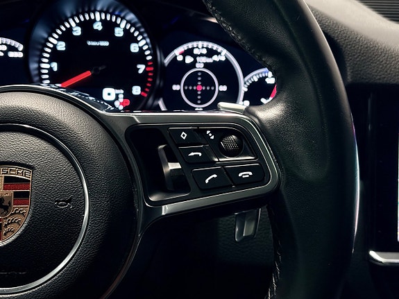 Porsche Cayenne 20 of 30