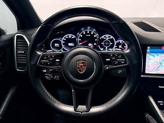 Porsche Cayenne 18 of 30