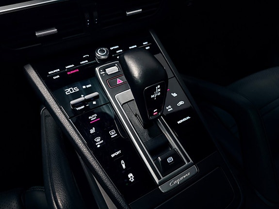 Porsche Cayenne 22 of 30