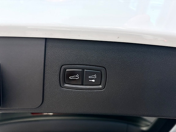 Porsche Cayenne 8 of 30