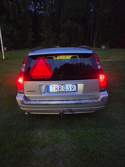 Volvo V70 3 of 8