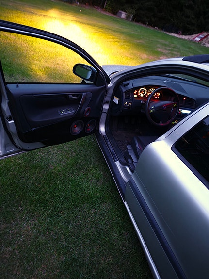 Volvo V70 6 of 8