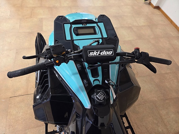 Ski-Doo Summit 850 154" 4 of 9