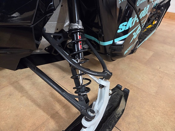 Ski-Doo Summit 850 154" 5 of 9