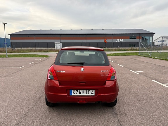Suzuki Swift 2 of 8